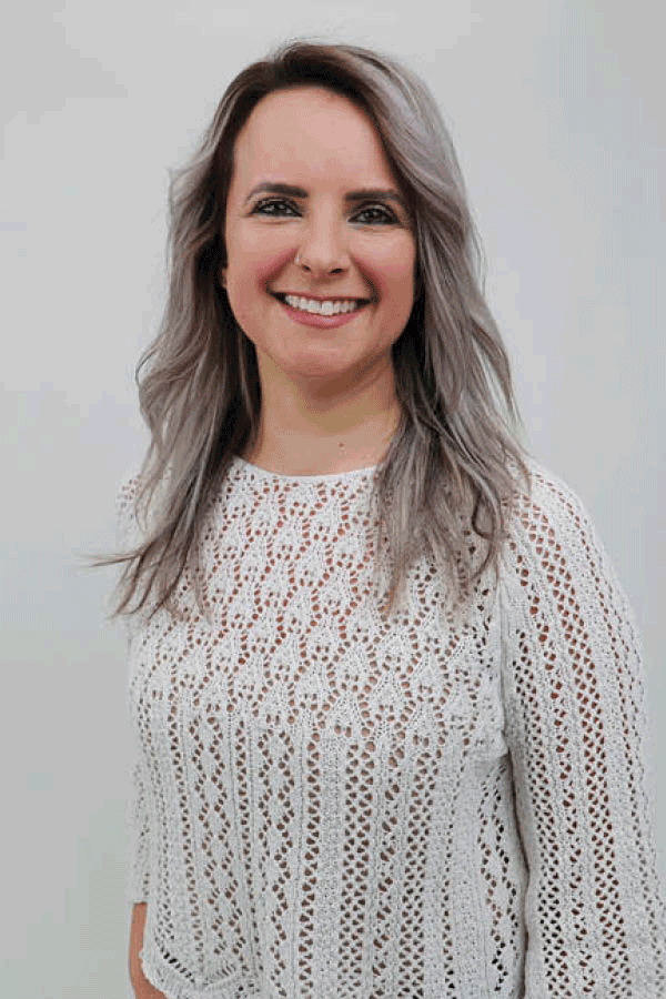 Mitarbeiter Steffi ist die Personalshopperin in der Lingerieabteilung